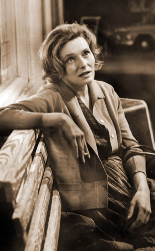 Oscar Winning Actress Patricia 60 Photos - Moonagedaydream.film